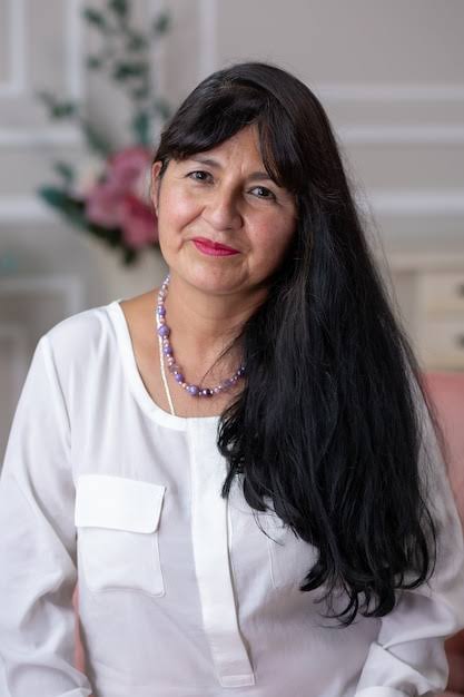 Elena R.